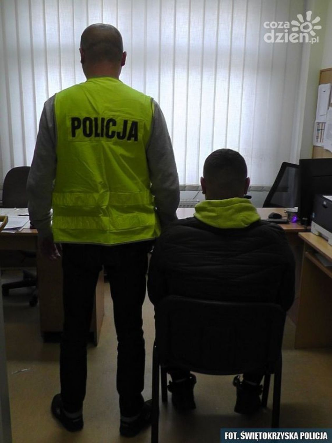 Odpowiedzą za kradzież puszki z pieniędzmi