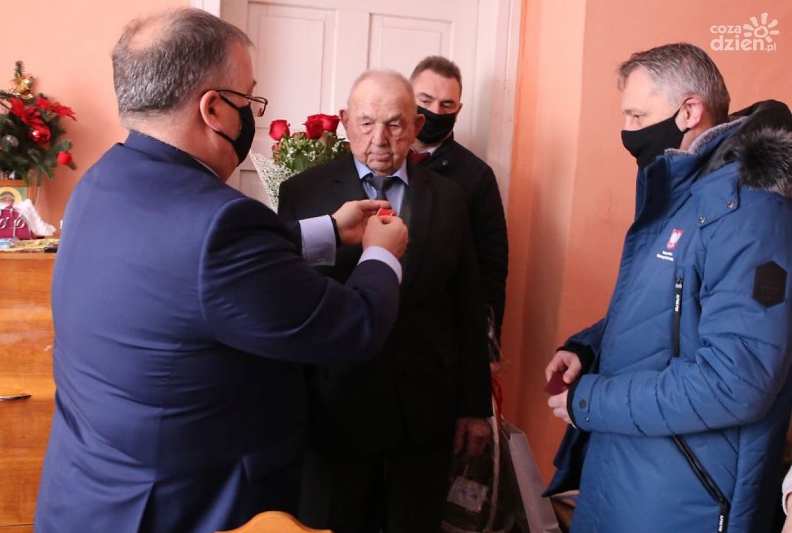 Odznaczenie dla najstarszego mieszkańca regionu Odznaczenie dla najstarszego mieszkańca regionu