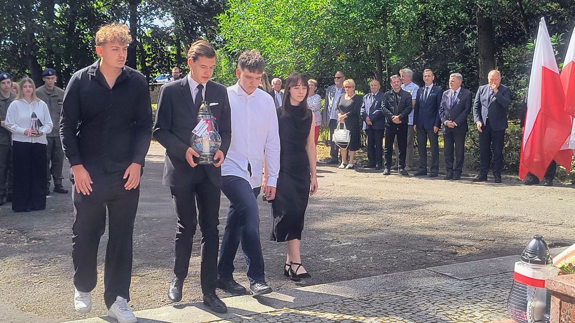 Ofiary wojenne upamiętnione na ostrowieckim cmentarzu Ofiary wojenne upamiętnione na ostrowieckim cmentarzu