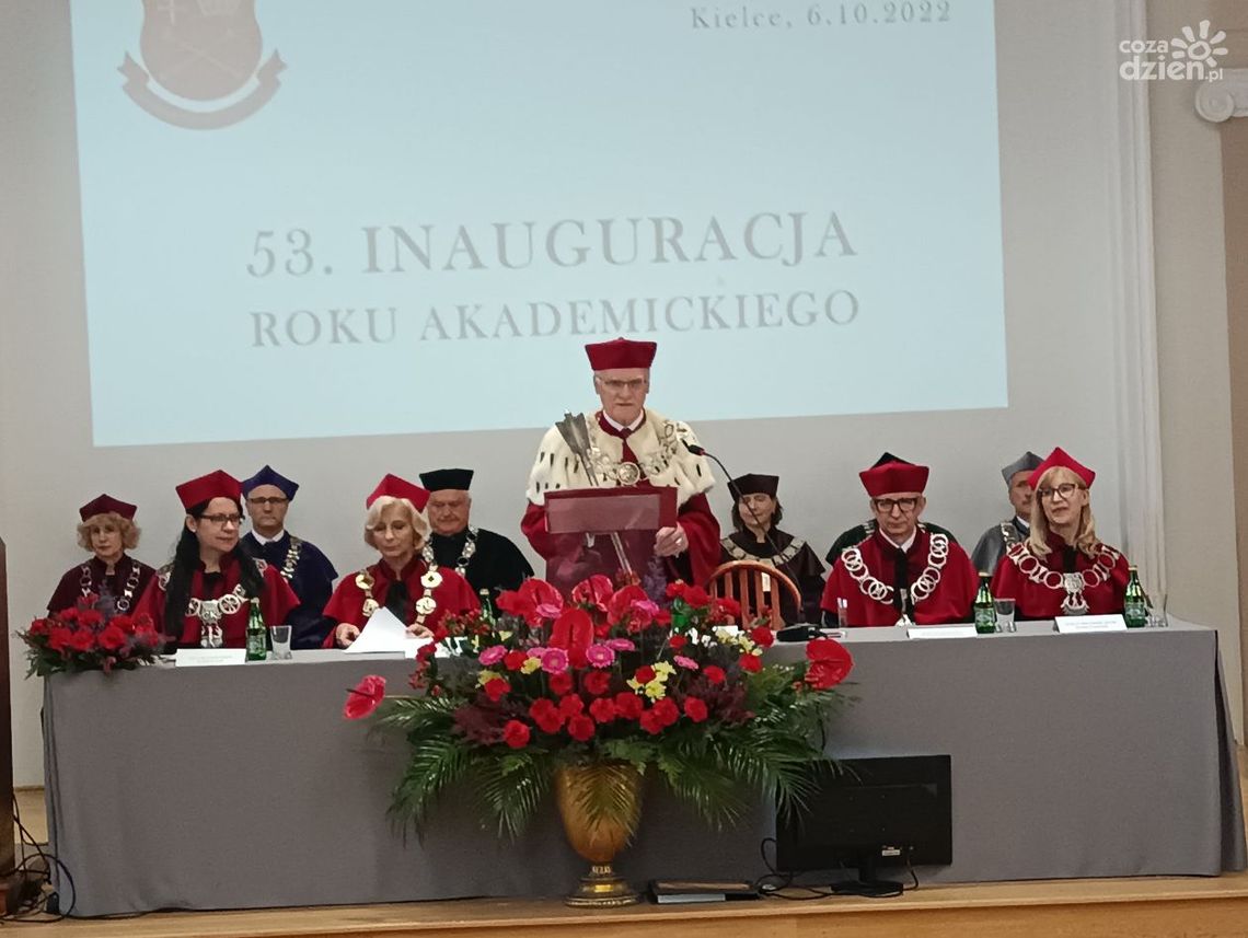 Oficjalne rozpoczęcie nauki na Uniwersytecie Jana Kochanowskiego Oficjalne rozpoczęcie nauki na Uniwersytecie Jana Kochanowskiego