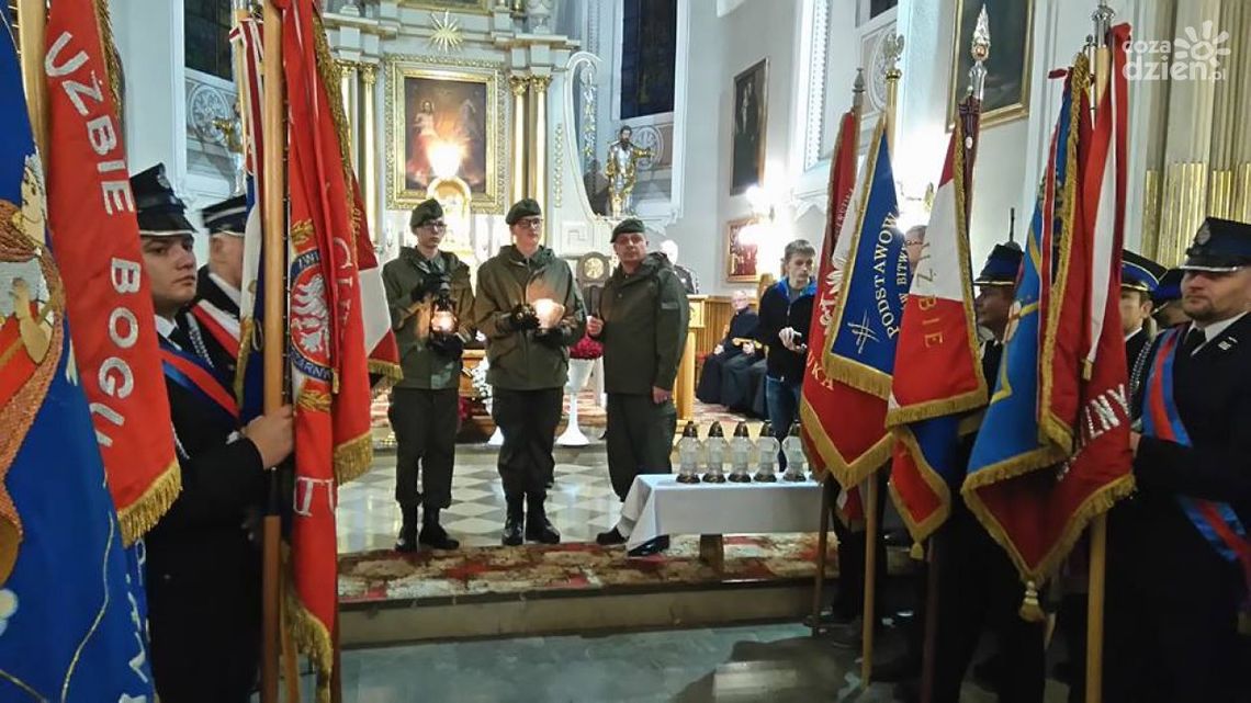 Ogień Niepodległości dotarł do Ostrowca Ogień Niepodległości dotarł do Ostrowca