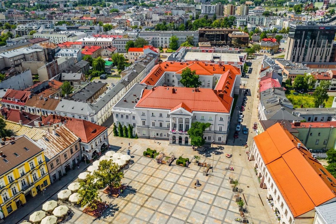 Ogródki restauracyjne pozostaną dłużej w Kielcach