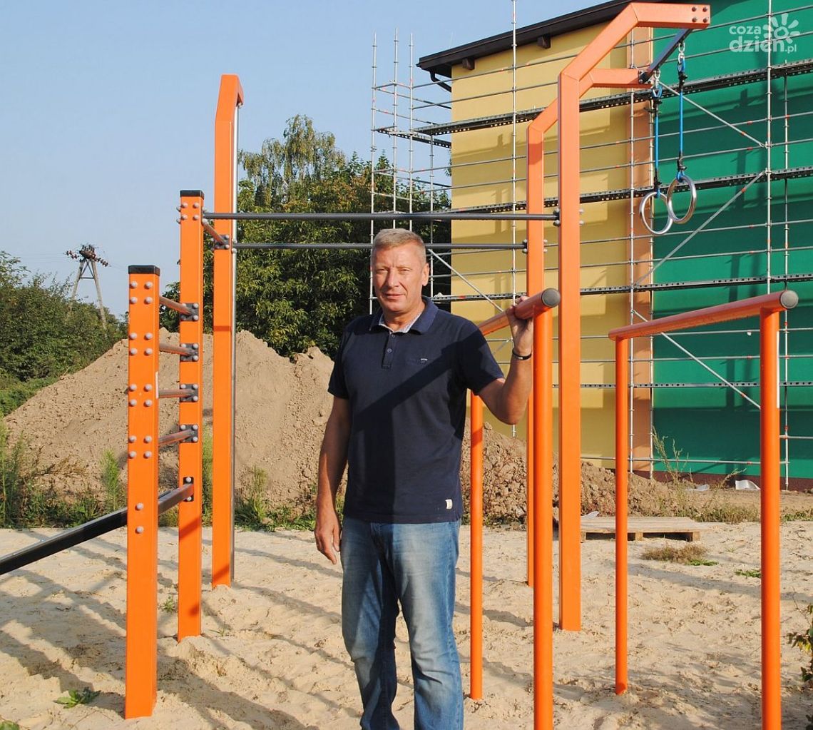 OPATÓW - jest nowe boisko i siłownia 