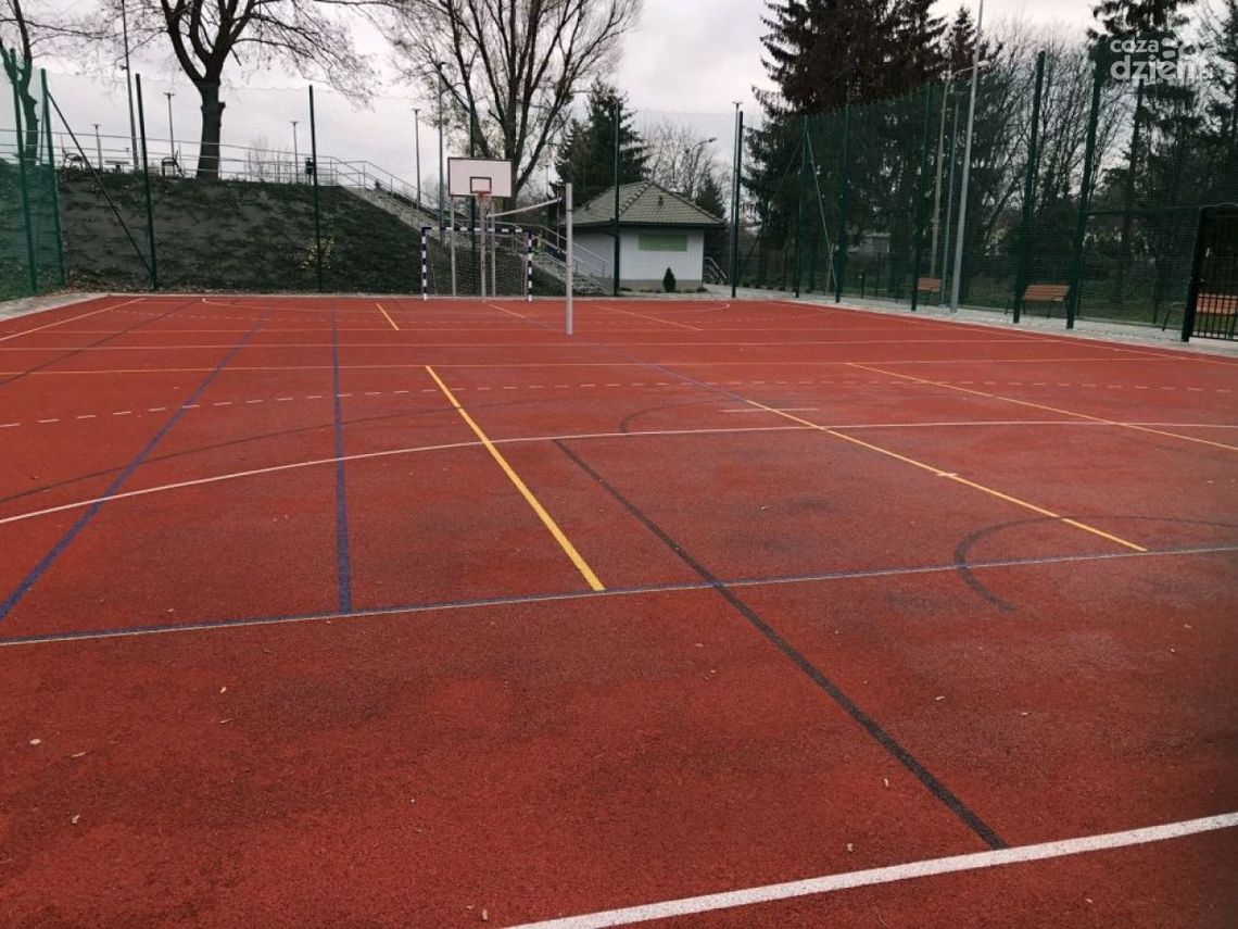 OPATÓW - lodowisko na Mikołaja