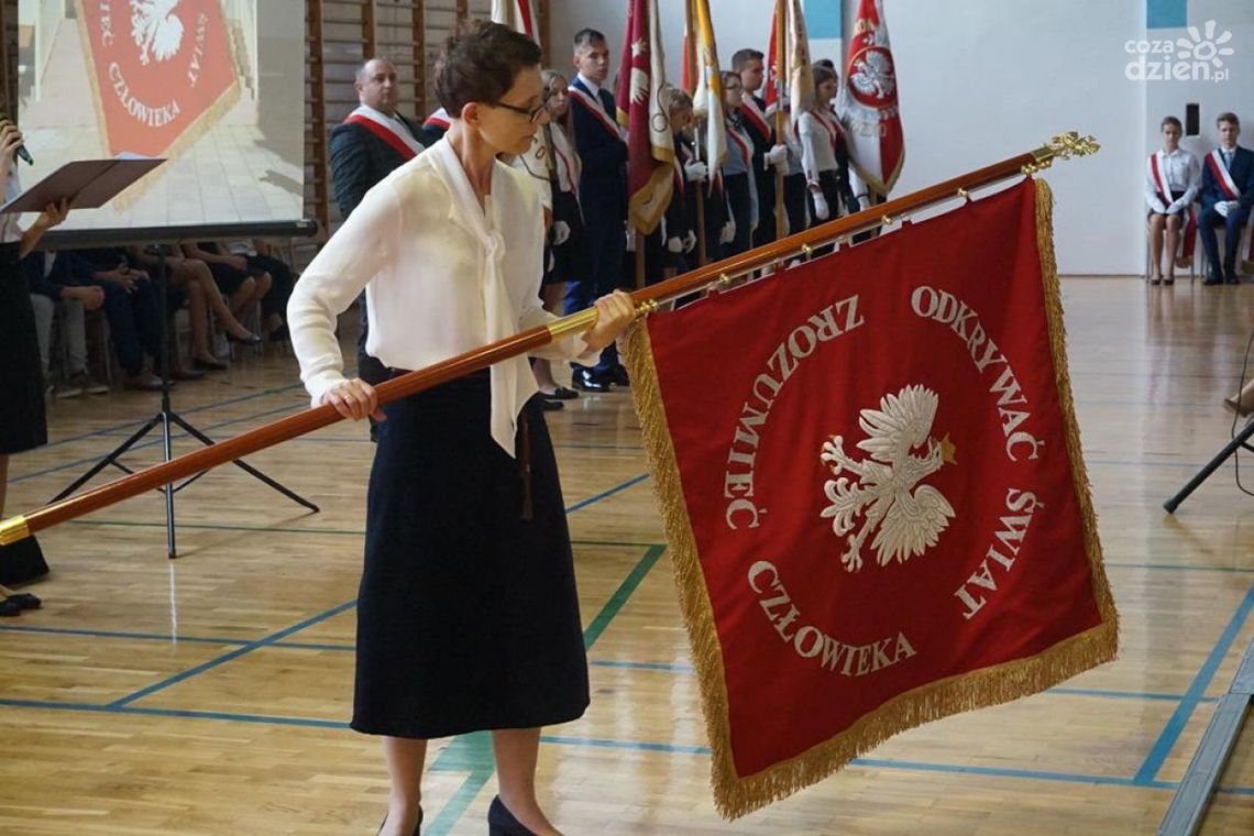 Opatowska "jedynka" ze sztandarem Opatowska "jedynka" ze sztandarem