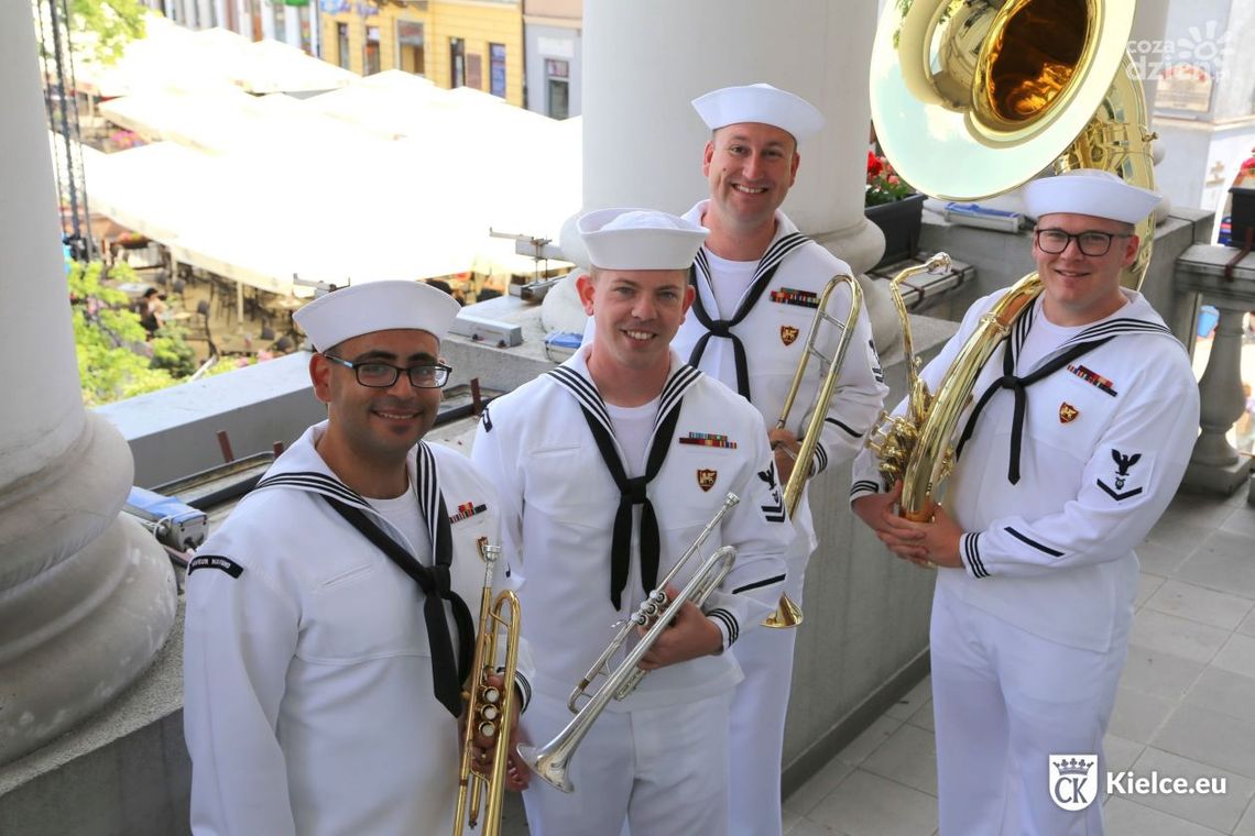 Orkiestra Marynarki Wojennej USA zagrała Hejnał Kielc Orkiestra Marynarki Wojennej USA zagrała Hejnał Kielc