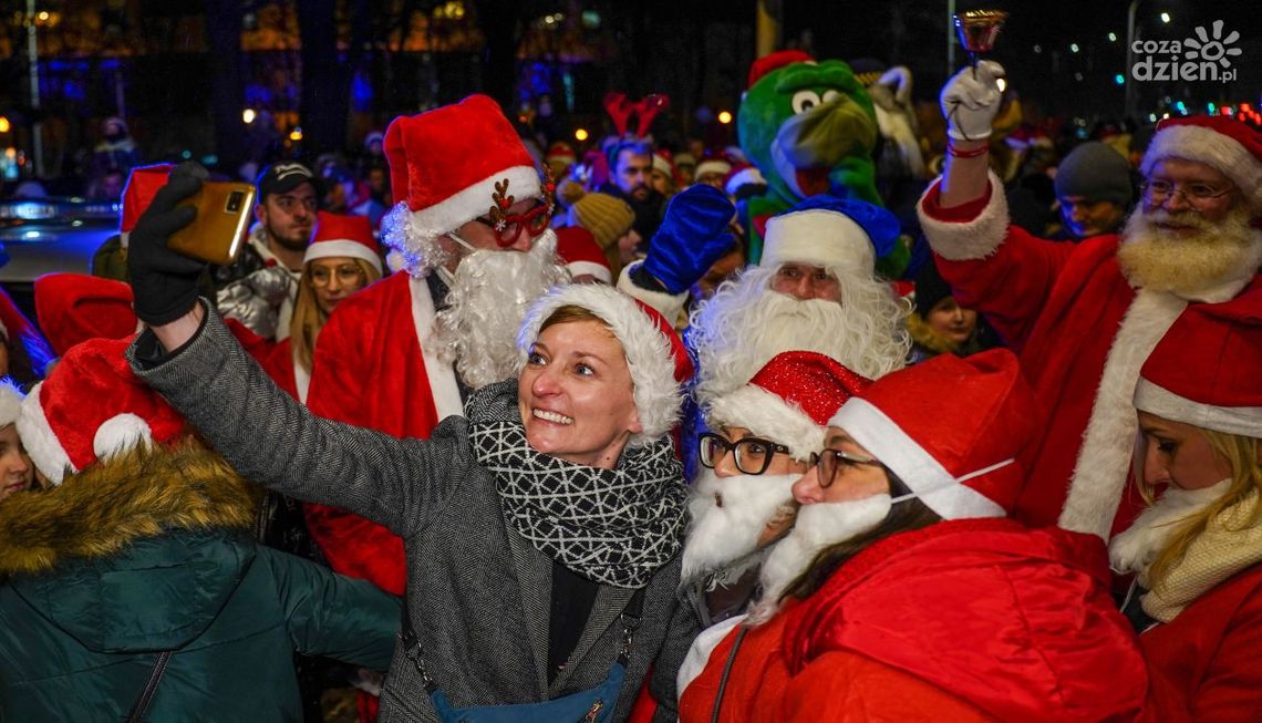 Orszak uśmiechów. Magiczne Mikołajki rozgrzały atmosferę w Kielcach Orszak uśmiechów. Magiczne Mikołajki rozgrzały atmosferę w Kielcach