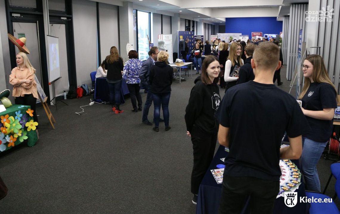 Ósmoklasiści poznają bogatą ofertę kieleckich szkół średnich Ósmoklasiści poznają bogatą ofertę kieleckich szkół średnich