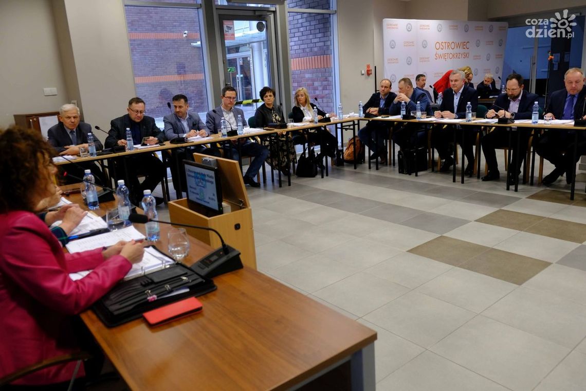 Ostatnie posiedzenia w tej kadencji ostrowieckich samorządów Ostatnie posiedzenia w tej kadencji ostrowieckich samorządów
