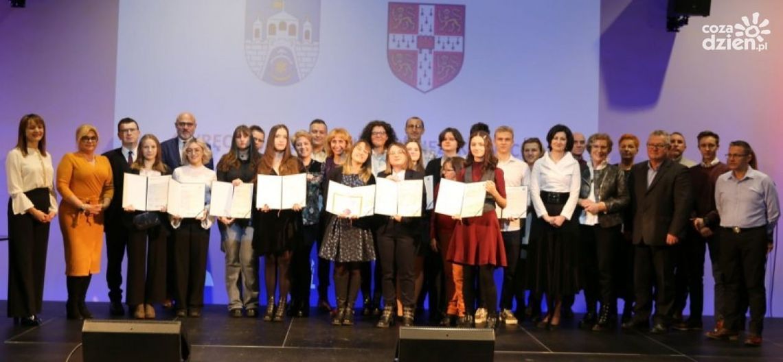 Ostrowiec jedyną gminą, która organizuje i finansuje certyfikaty językowe Ostrowiec jedyną gminą, która organizuje i finansuje certyfikaty językowe