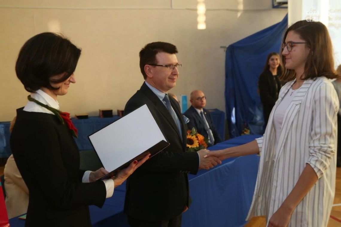 Ostrowiec językami stoi - gimnazjaliści odebrali certyfikaty Ostrowiec językami stoi - gimnazjaliści odebrali certyfikaty