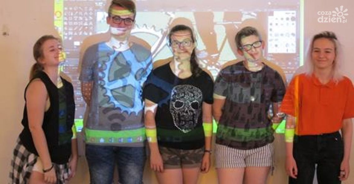 Ostrowiec na ścianie - młodzi tworzą mural Ostrowiec na ścianie - młodzi tworzą mural