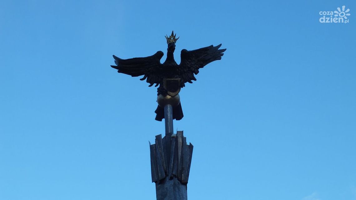 OSTROWIEC - niezwykły pomnik na wyjątkową rocznicę OSTROWIEC - niezwykły pomnik na wyjątkową rocznicę