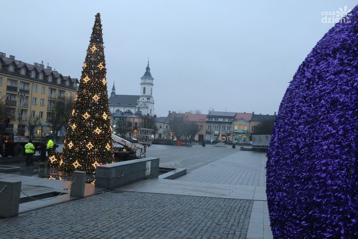 Ostrowiec stroi się na święta Ostrowiec stroi się na święta