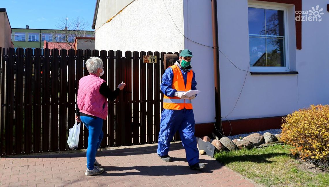 Ostrowiec Św. Pierwsze maseczki rozdane Ostrowiec Św. Pierwsze maseczki rozdane