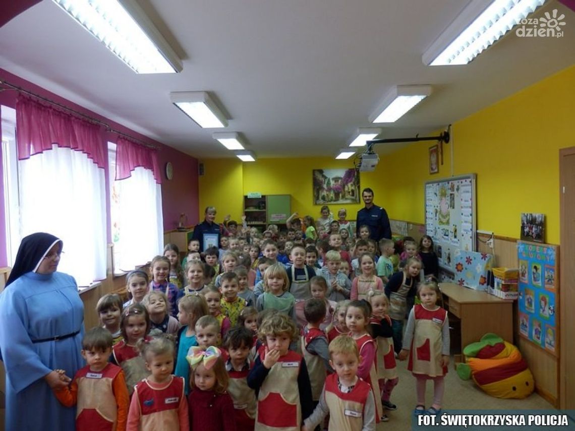 Ostrowiec Świętokrzyski. Policjanci w przedszkolu