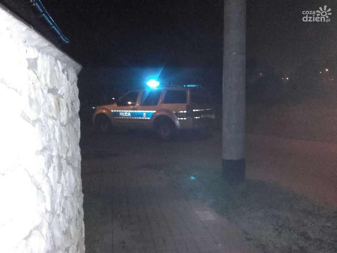 OSTROWIEC - zwłoki mężczyzny na wale