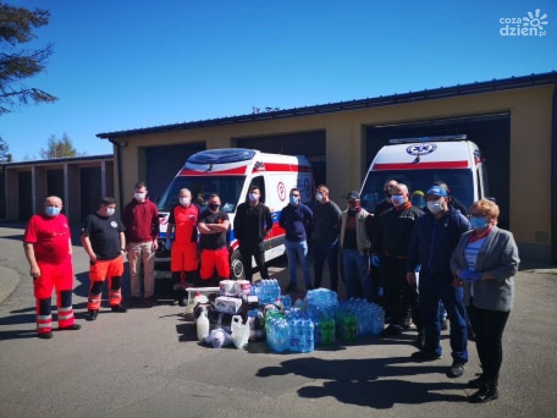 Ostrowieccy kibice KSZO z pomocą ratownikom medycznym