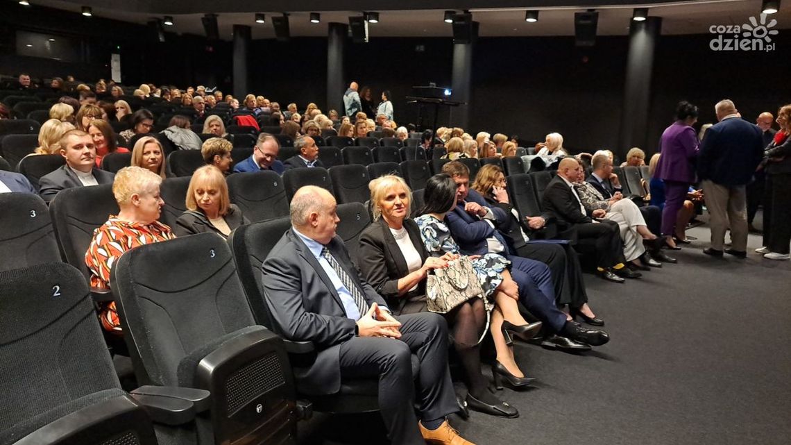 Ostrowieccy nauczyciele uhonorowani Ostrowieccy nauczyciele uhonorowani