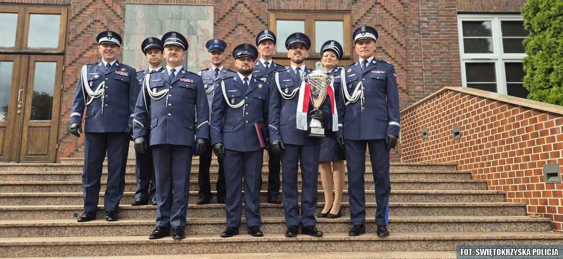 Ostrowieccy policjanci na podium ogólnopolskiego turnieju. Wywalczyli także tytuł mistrzowski Ostrowieccy policjanci na podium ogólnopolskiego turnieju. Wywalczyli także tytuł mistrzowski