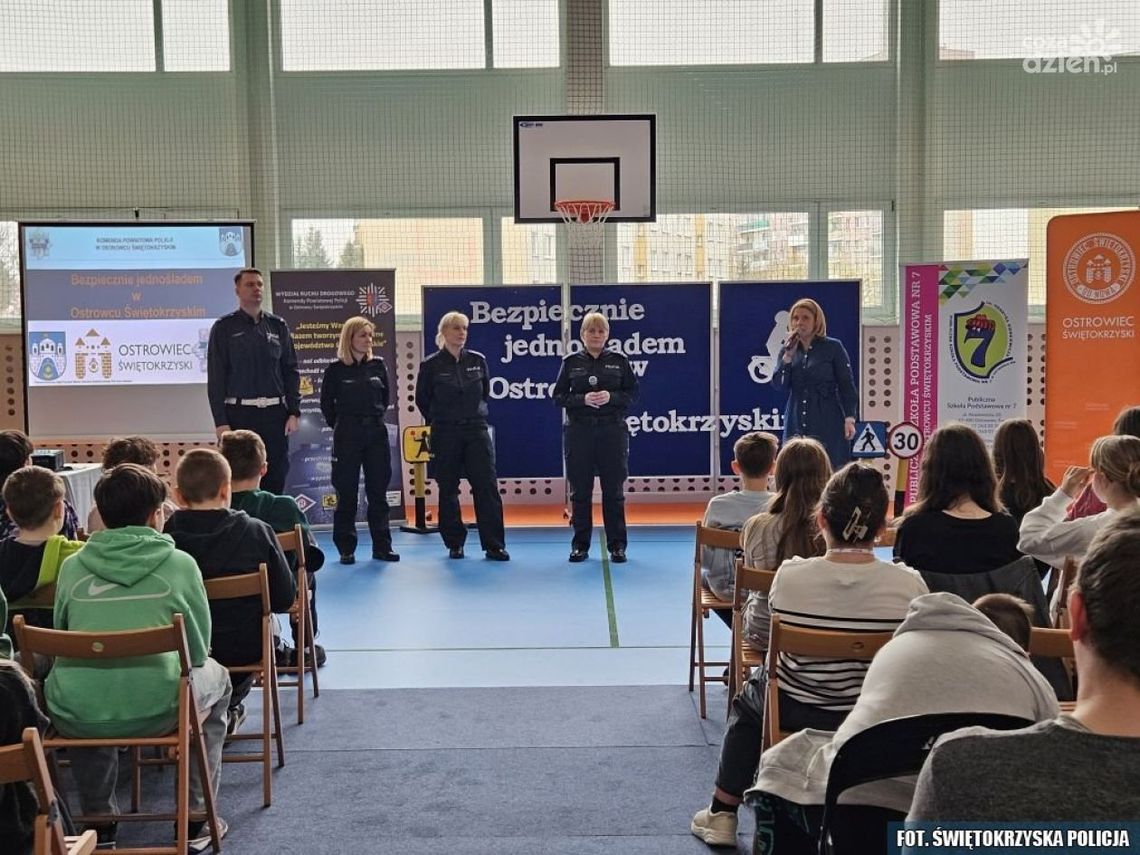 Ostrowieccy policjanci promują bezpieczną jazdę na hulajnodze Ostrowieccy policjanci promują bezpieczną jazdę na hulajnodze