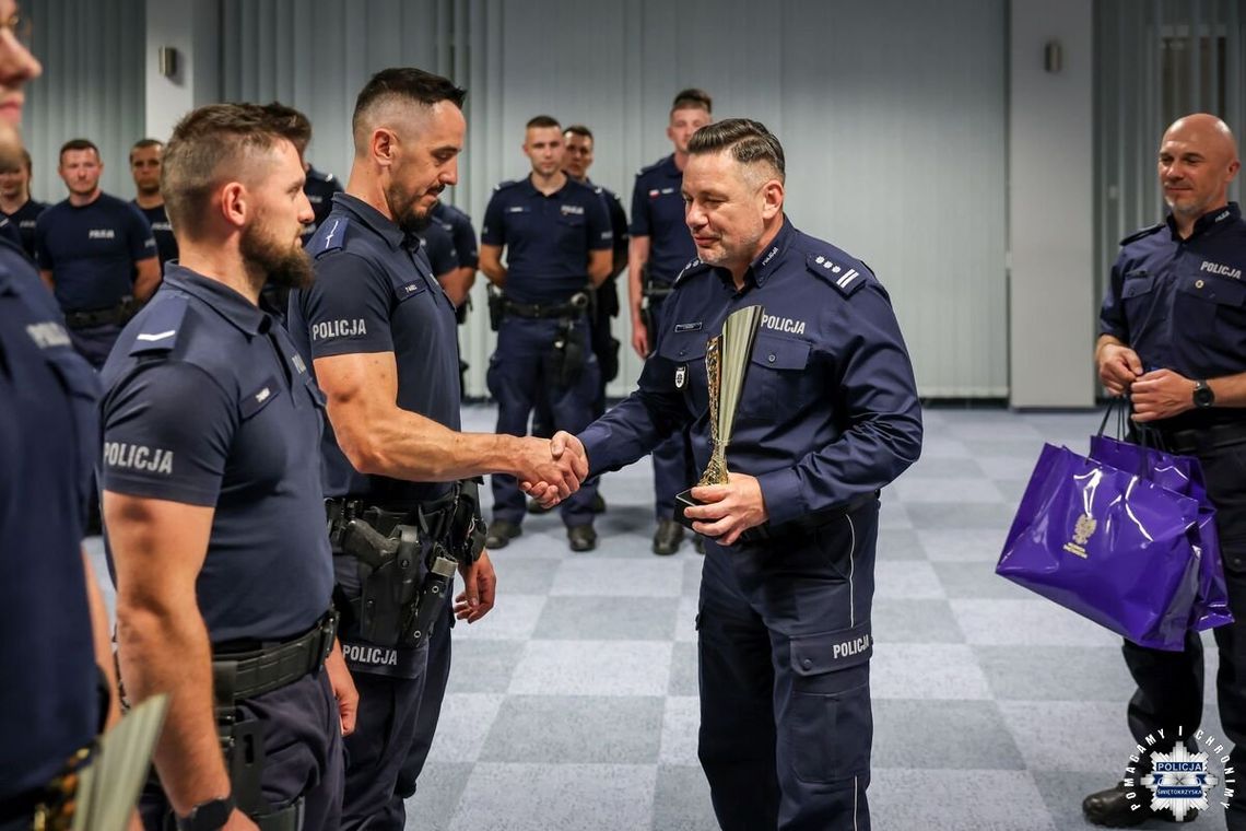 Ostrowieccy policjanci w krajowej czołówce. Wywalczyli awans do finału Patrolu Roku 2026 Ostrowieccy policjanci w krajowej czołówce. Wywalczyli awans do finału Patrolu Roku 2026