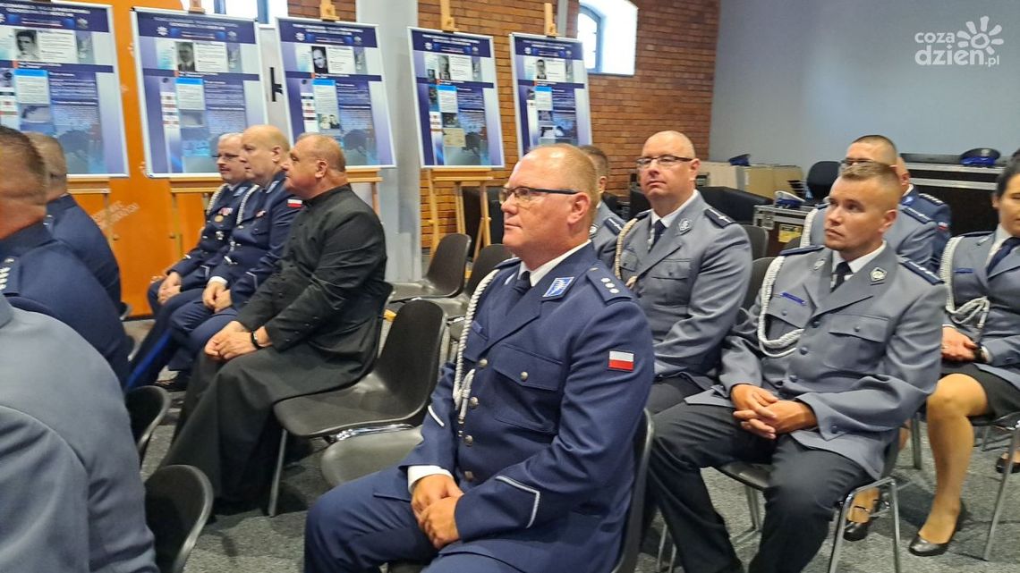 Ostrowieccy policjanci z awansami, nagrodami i wyróżnieniami Ostrowieccy policjanci z awansami, nagrodami i wyróżnieniami