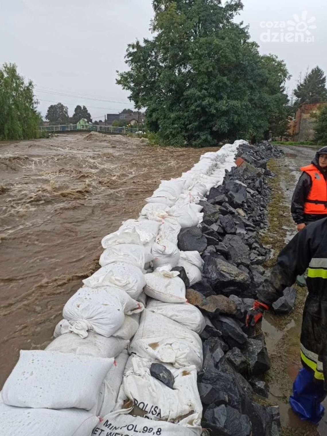 Ostrowieccy strażacy chronią i ratują nie tylko u siebie Ostrowieccy strażacy chronią i ratują nie tylko u siebie