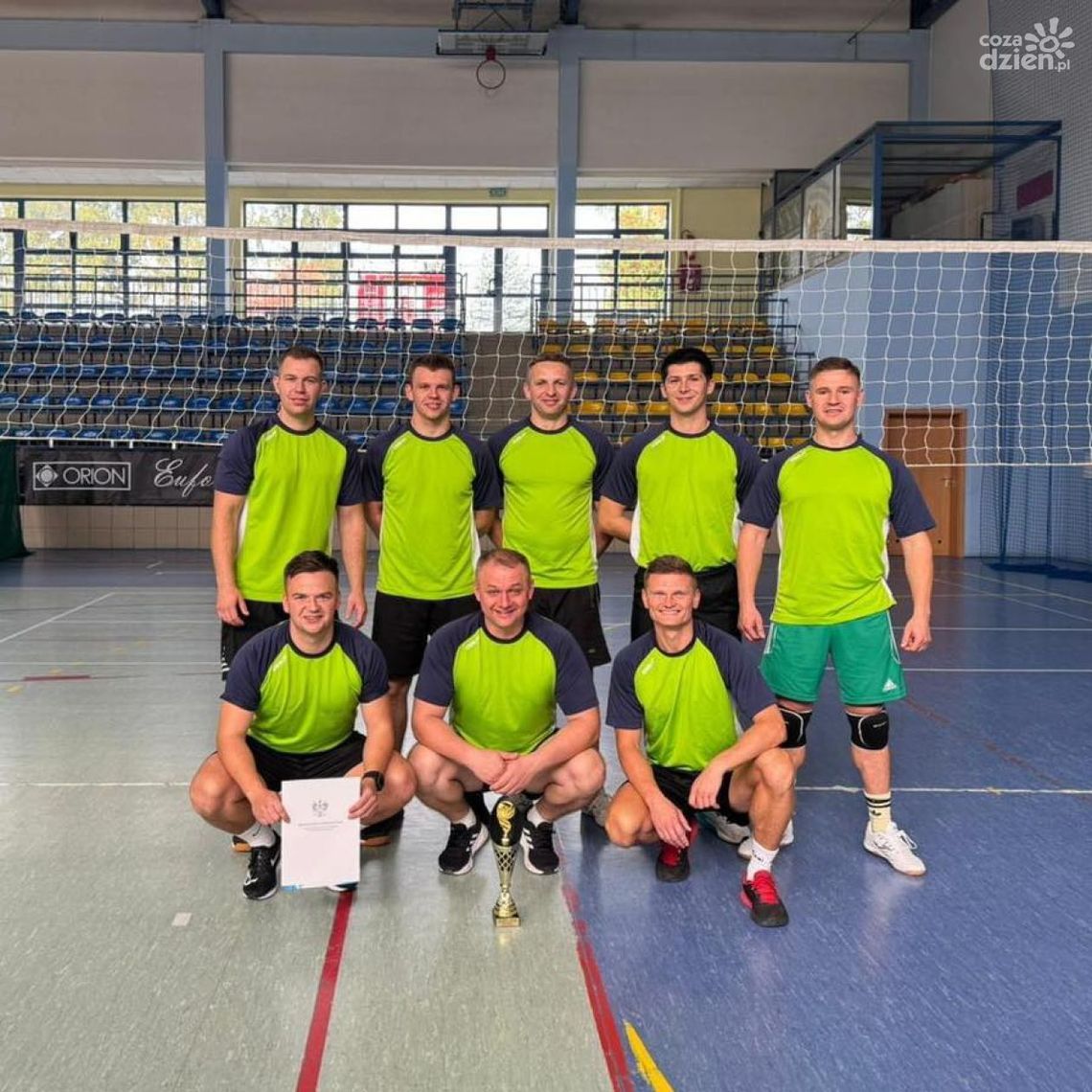 Ostrowieccy strażacy świetnymi siatkarzami Ostrowieccy strażacy świetnymi siatkarzami
