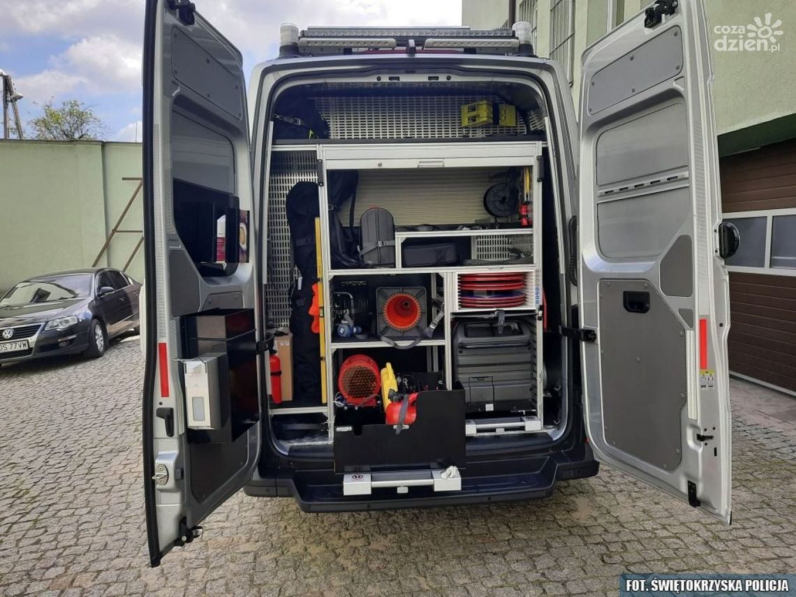 Ostrowiecka drogówka wzbogaciła się o specjalistyczny ambulans