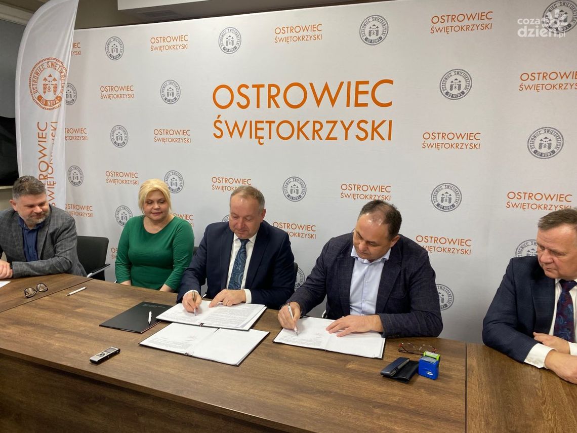 Ostrowiecka "jedynka" będzie miała boisko wielofunkcyjne Ostrowiecka "jedynka" będzie miała boisko wielofunkcyjne