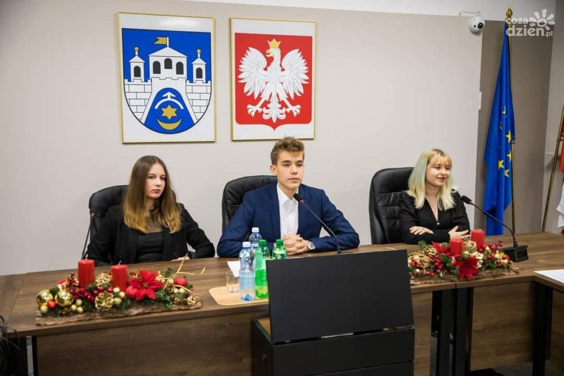 Ostrowiecka Młodzieżowa rada Miasta kończy pierwszą kadencję Ostrowiecka Młodzieżowa rada Miasta kończy pierwszą kadencję