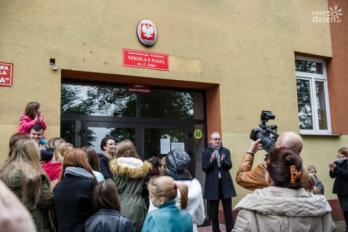 Ostrowiecka szkoła społeczna zbiera pieniądze na opłatę rachunków Ostrowiecka szkoła społeczna zbiera pieniądze na opłatę rachunków