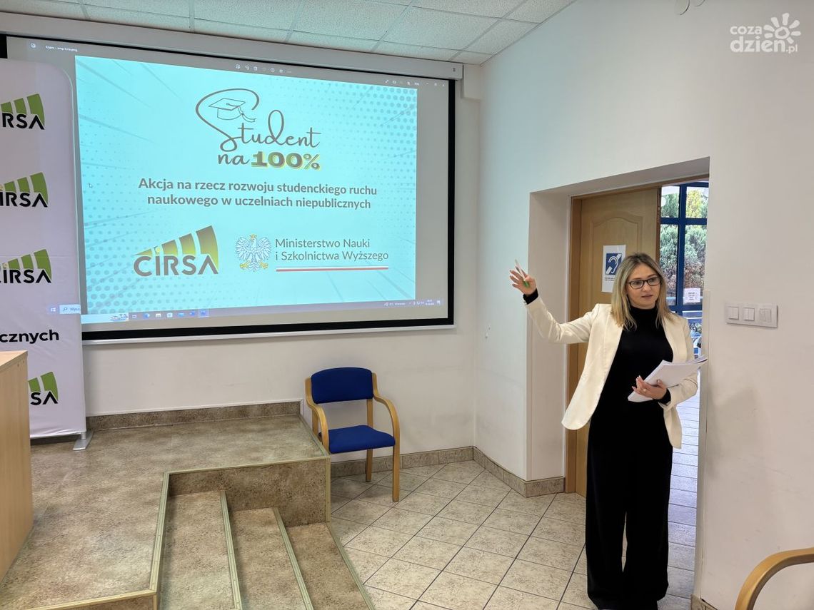 Ostrowiecka uczelnia daje przykład i szkoli innych Ostrowiecka uczelnia daje przykład i szkoli innych