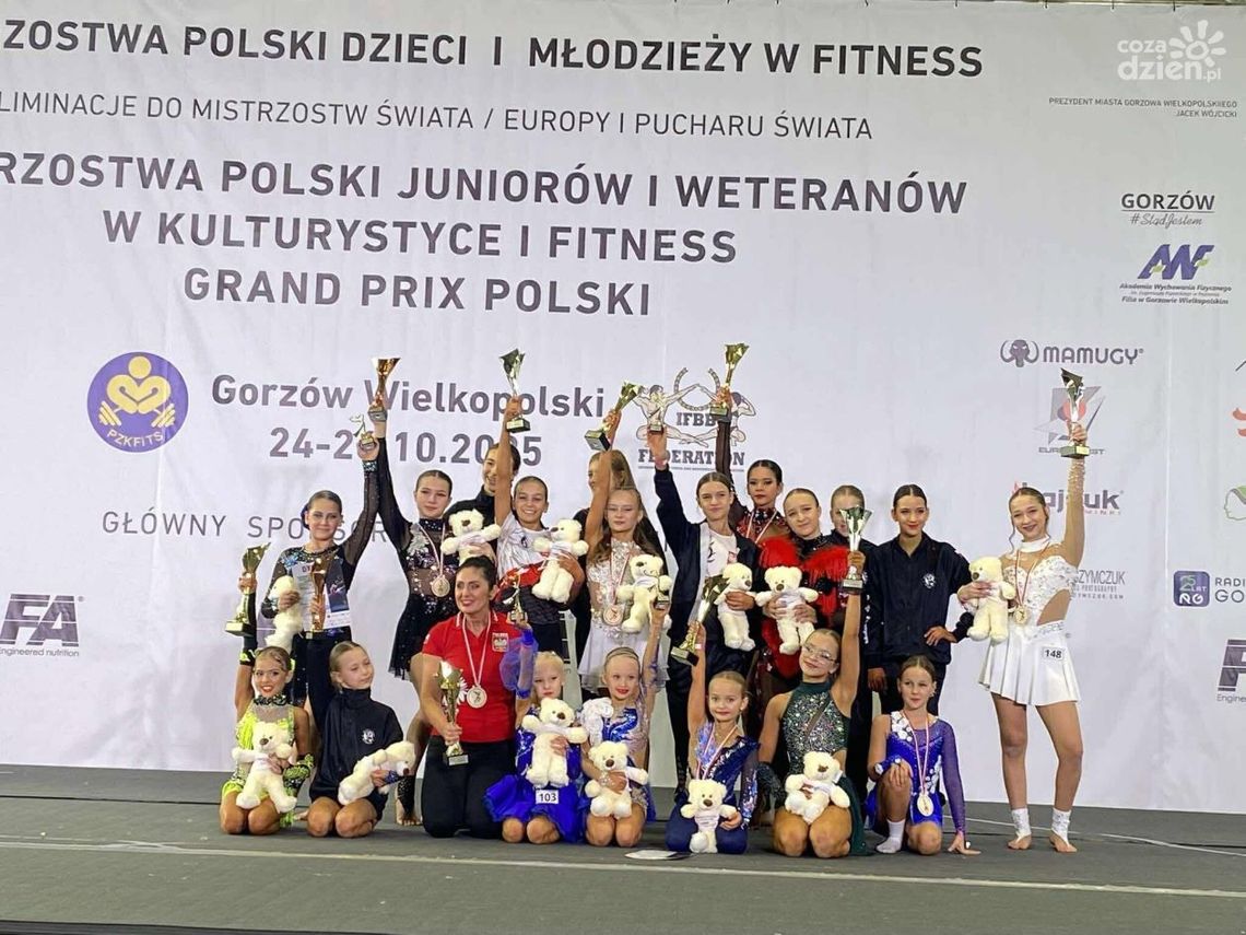 Ostrowiecki Klub Sportowy Black & White Drużynowym Mistrzem Polski w Fitness Dzieci i Młodzieży IFBB Ostrowiecki Klub Sportowy Black & White Drużynowym Mistrzem Polski w Fitness Dzieci i Młodzieży IFBB