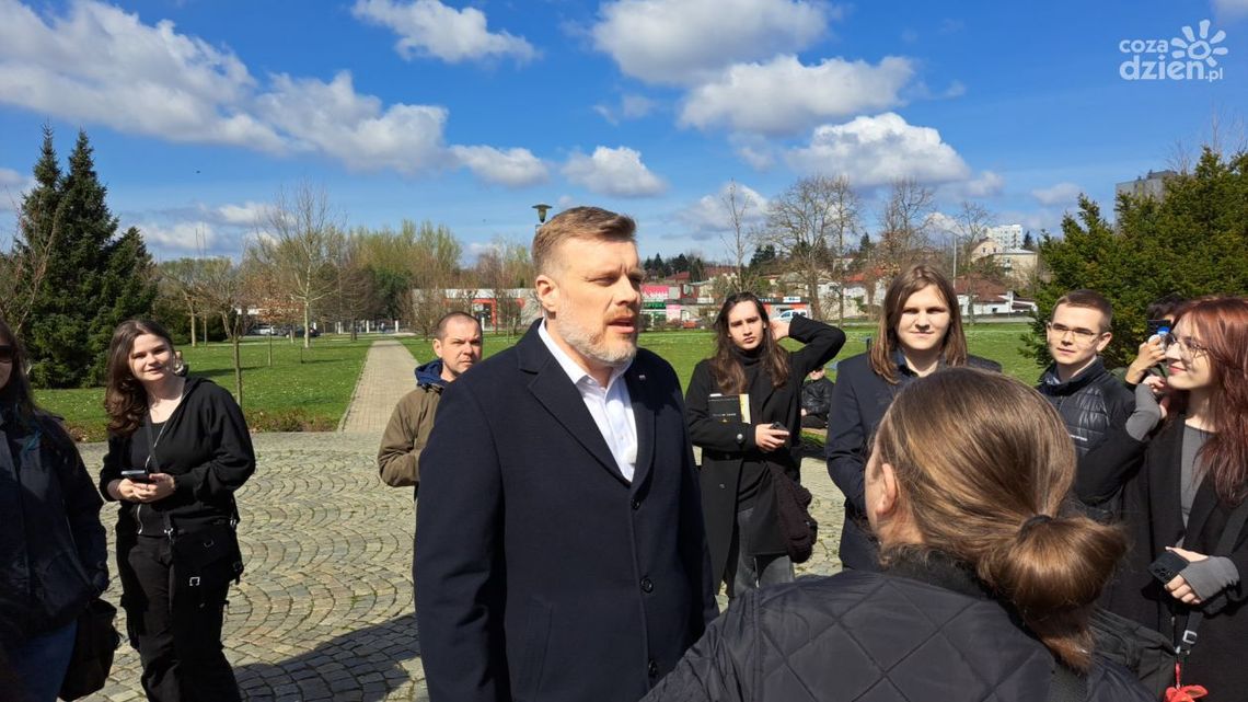 Ostrowiecki problem z zakupem domu treningowego wykorzystywany w kampanii prezydenckiej Ostrowiecki problem z zakupem domu treningowego wykorzystywany w kampanii prezydenckiej