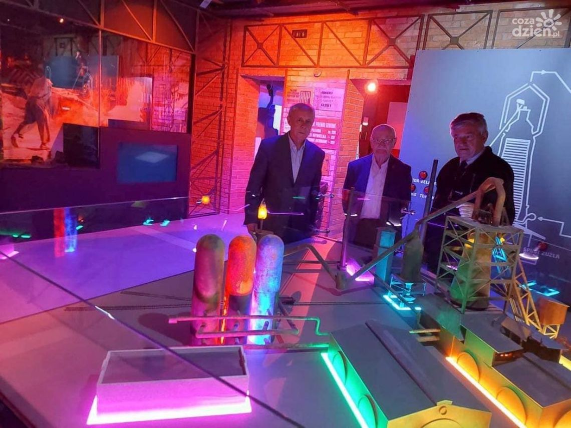 Ostrowieckie Centrum Tradycji Hutnictwa zaprasza babcie i dziadków Ostrowieckie Centrum Tradycji Hutnictwa zaprasza babcie i dziadków