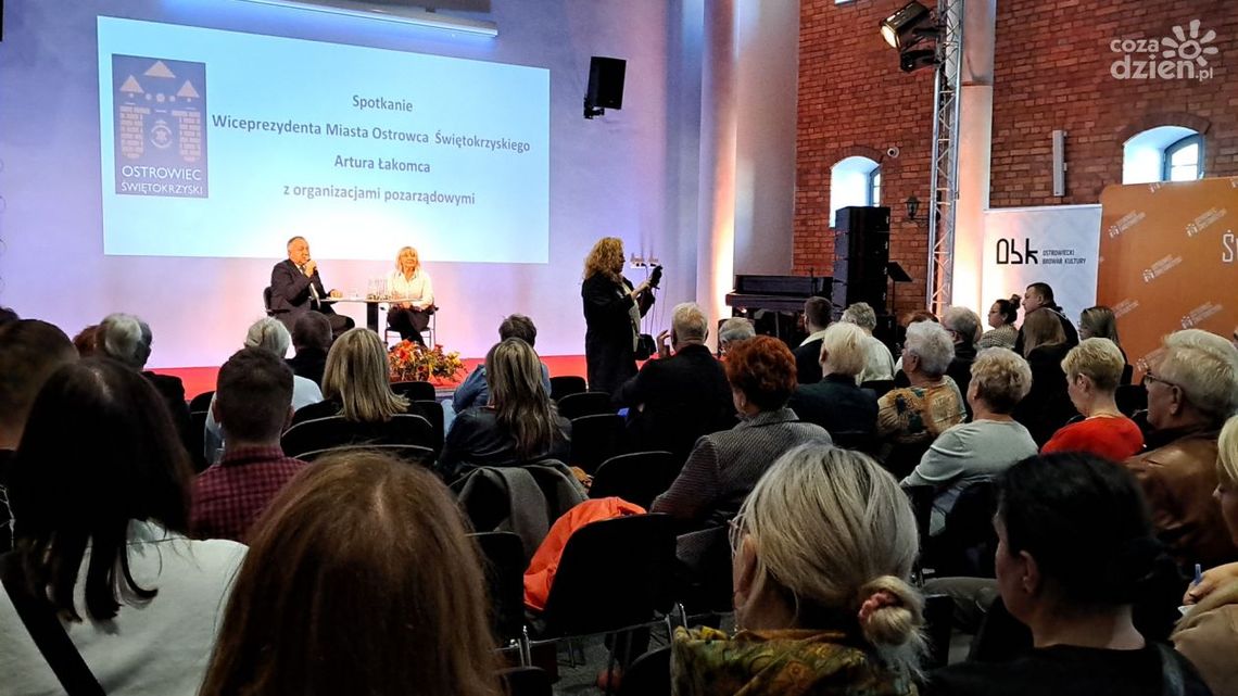 Ostrowieckie NGO konsultują finansowe plany z władzami miasta Ostrowieckie NGO konsultują finansowe plany z władzami miasta