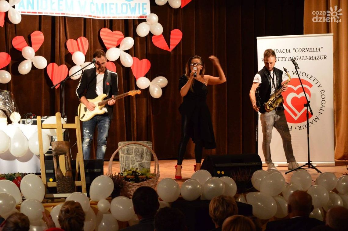 Otworzyli serca i... portfele - wyjątkowy koncert w Ćmielowie Otworzyli serca i... portfele - wyjątkowy koncert w Ćmielowie