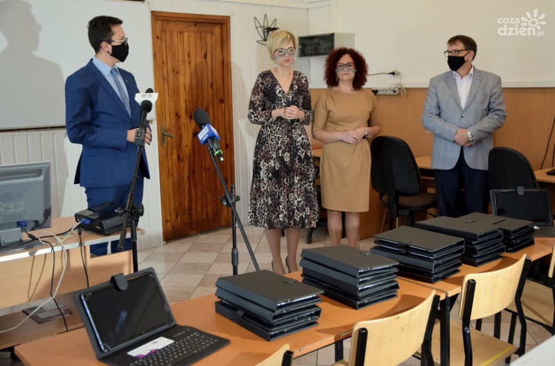 Pakiety multimedialne dla ZS nr 3 w Starachowicach Pakiety multimedialne dla ZS nr 3 w Starachowicach