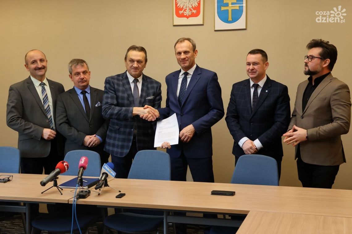 Pałac Tarłów w Podzamczu Piekoszowskim zyskał nowego właściciela