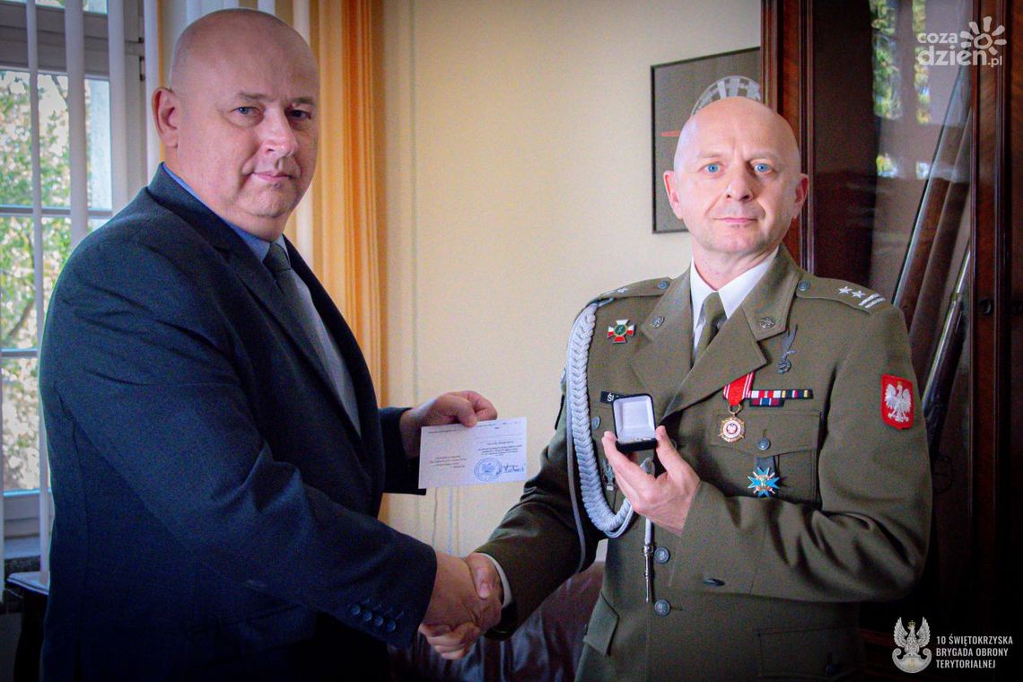 Pamiątkowa odznaka trafia do muzem Pamiątkowa odznaka trafia do muzem