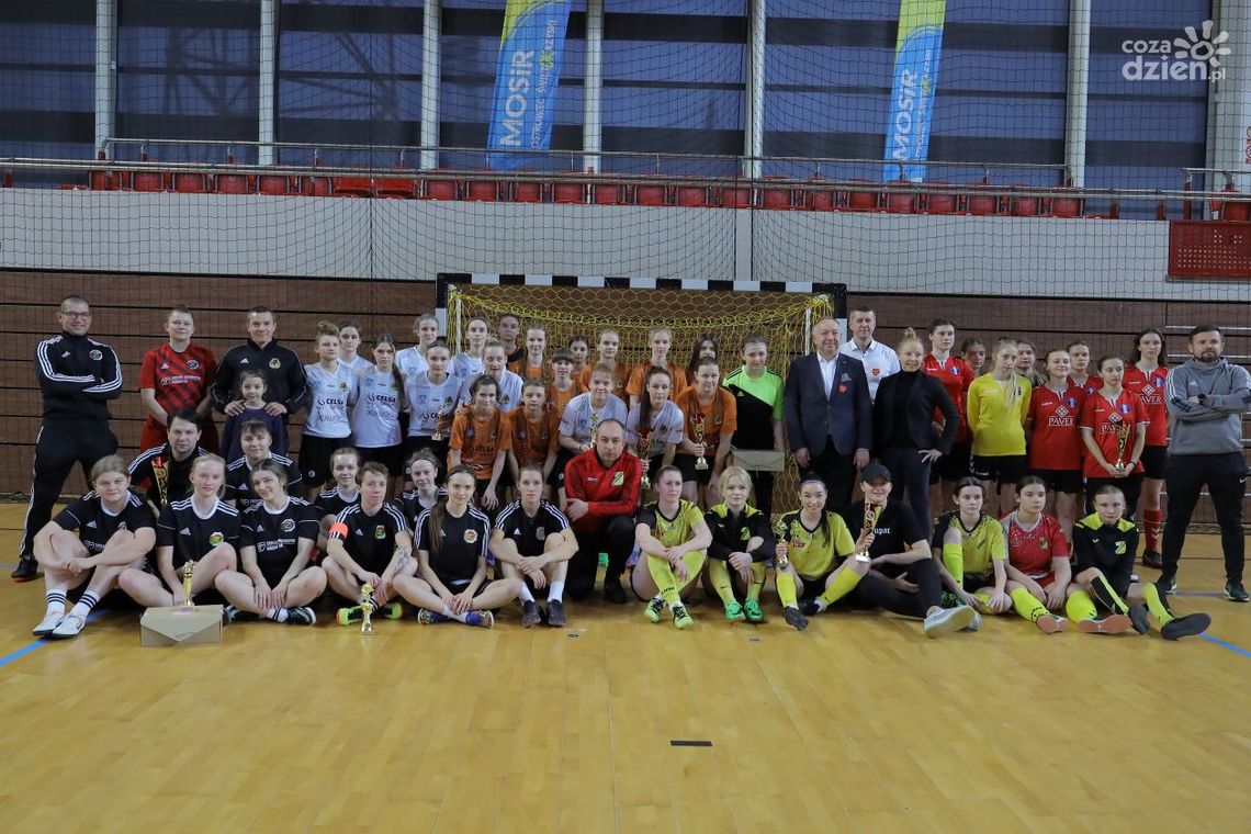 Panie zagrały o Puchar Prezydenta Ostrowca Świętokrzyskiego Panie zagrały o Puchar Prezydenta Ostrowca Świętokrzyskiego