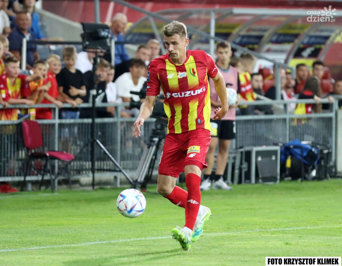 Pasjonujący bój w Legnicy na remis