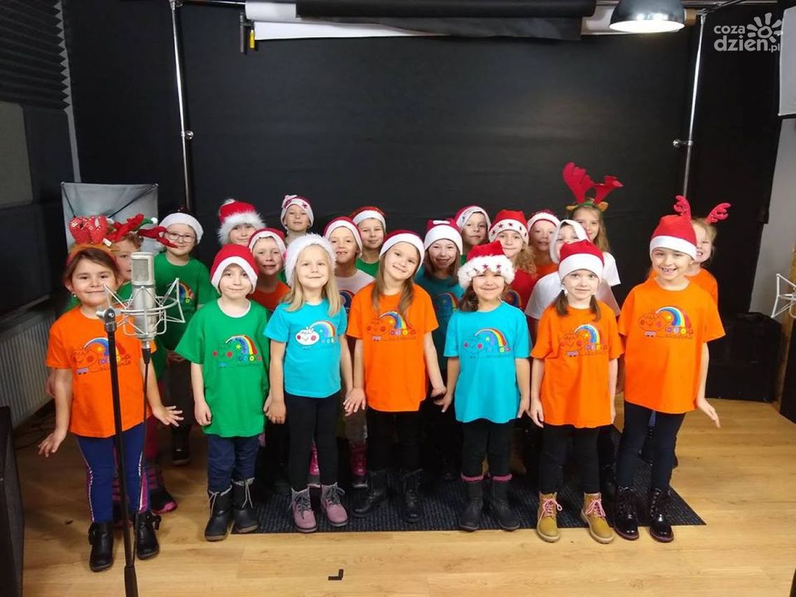 Pastorałkowe szaleństwo - przedszkolaki w studiu Pastorałkowe szaleństwo - przedszkolaki w studiu