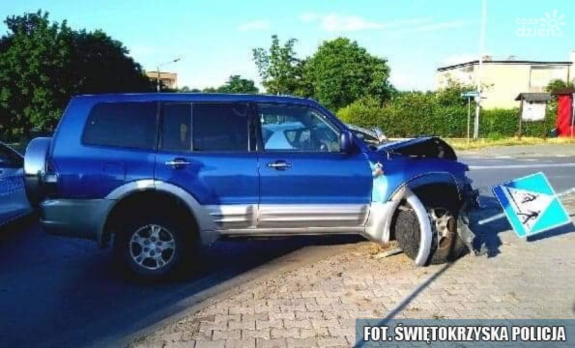 Pędził na "podwójnym gazie" uszkadzając inne auta