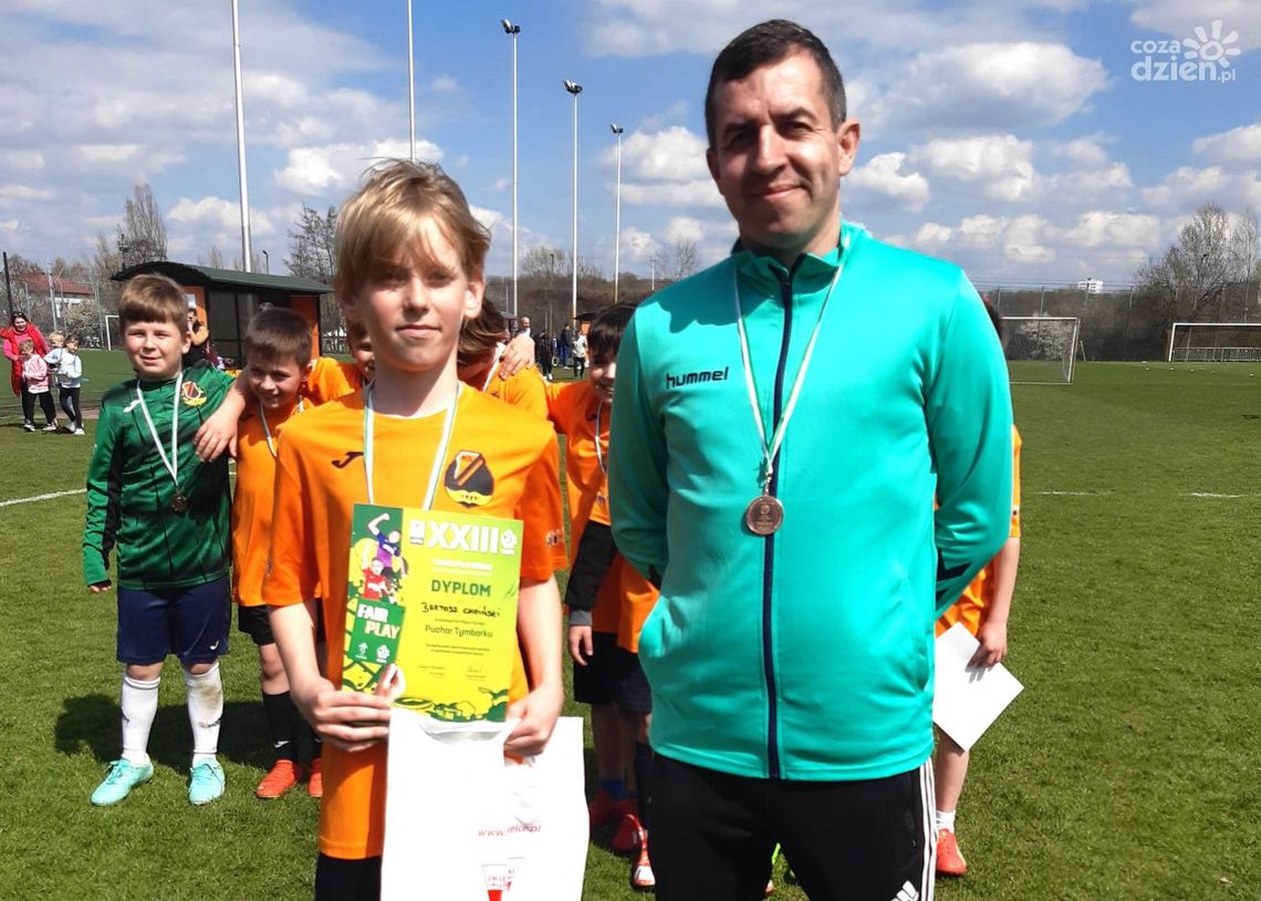 "Piątka", "Siódemka" i "Power Girls" wygrywają ostrowieckie eliminacje Pucharu Tymbarku "Piątka", "Siódemka" i "Power Girls" wygrywają ostrowieckie eliminacje Pucharu Tymbarku