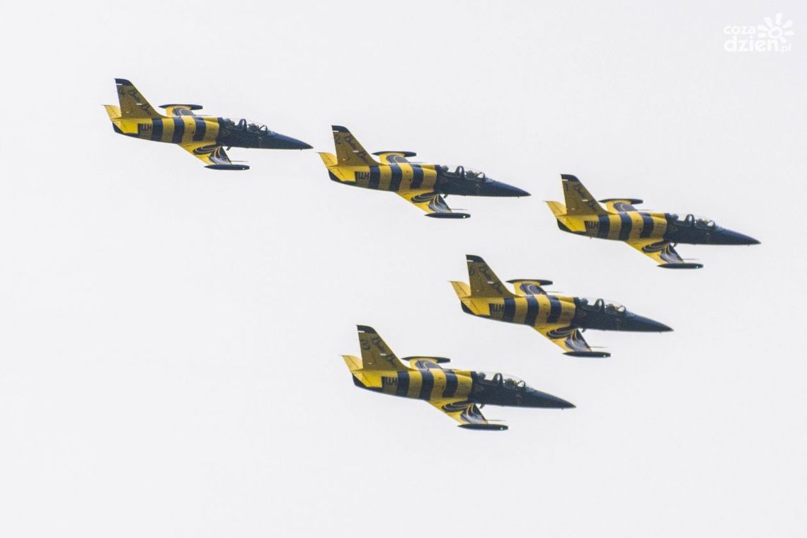 Piękne AIR SHOW! Zobacz pokaz "pszczół" z Baltic Bees