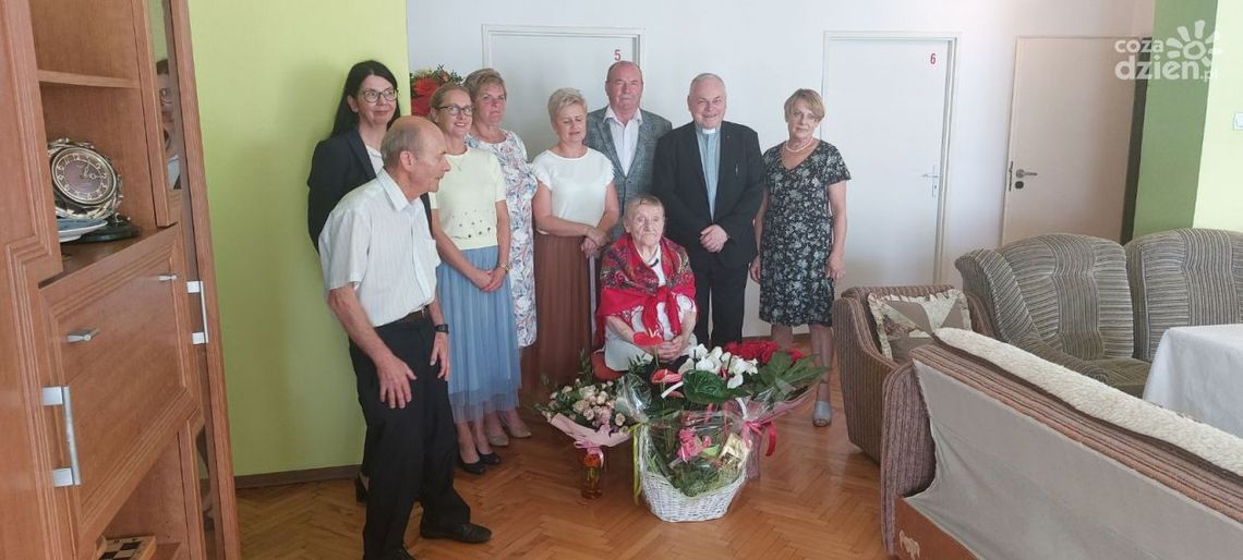 Piękny jubileusz Pani Heleny, przeżyła 100 lat Piękny jubileusz Pani Heleny, przeżyła 100 lat