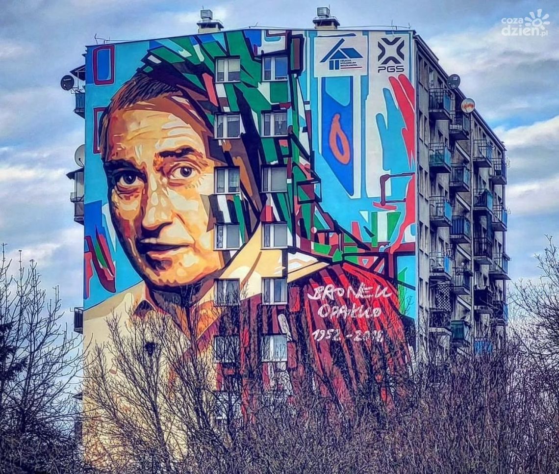 Piękny mural poświęcony wybitnemu kielczaninowi! Piękny mural poświęcony wybitnemu kielczaninowi!